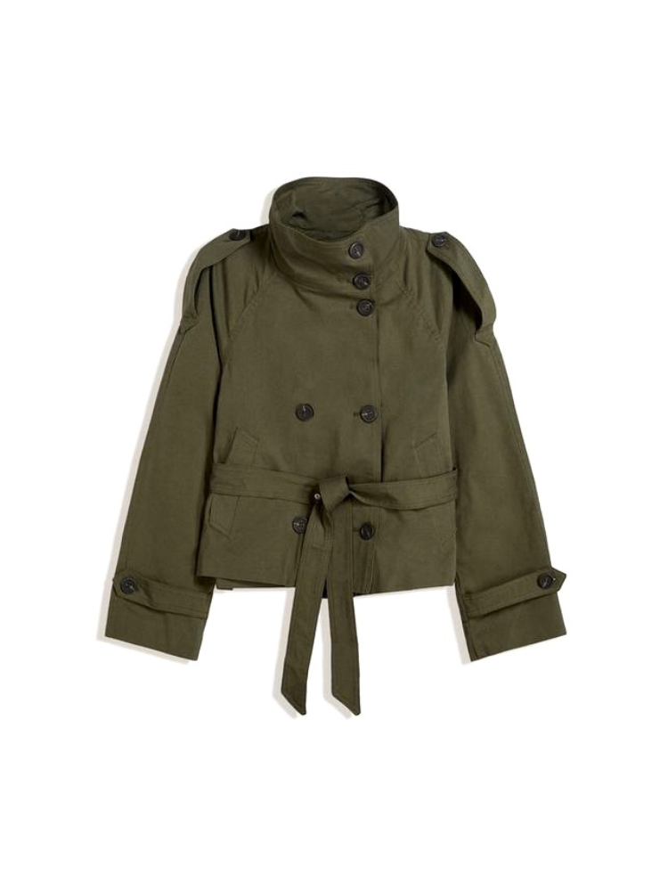 Cath cropped trench coat in a premium cotton-blend fabric with high neck, double-breasted closure, epaulettes, adjustable cuffs and waist-defining belt. Versatile autumn layer to pair with jeans, skirts or tailored trousers.