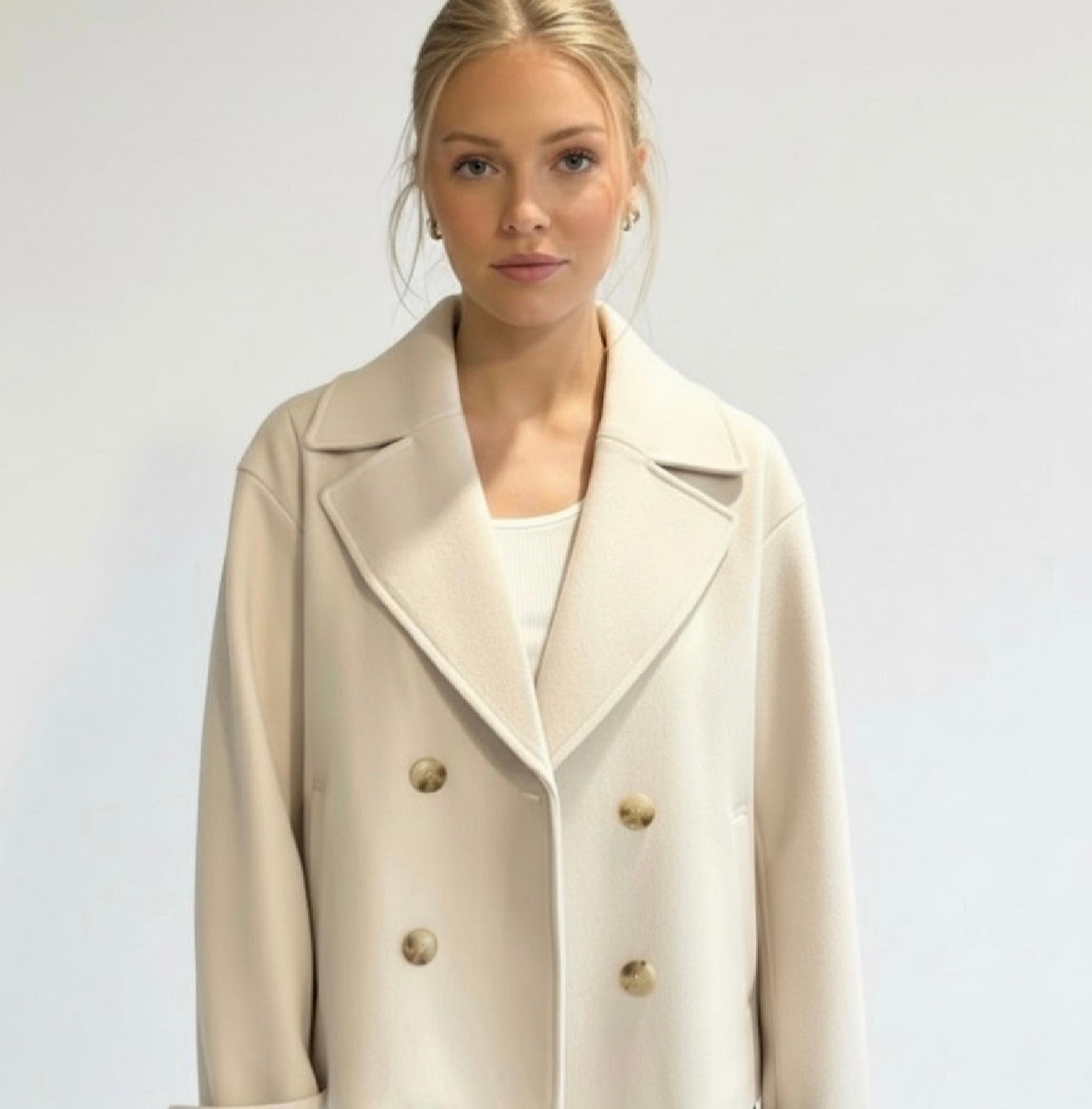 Maya wool-blend double-breasted cropped trench coat in a tailored silhouette with wide lapels and structured shoulders. Warm, durable and comfortable layer for autumn and winter, styled with denim, skirts or trousers.