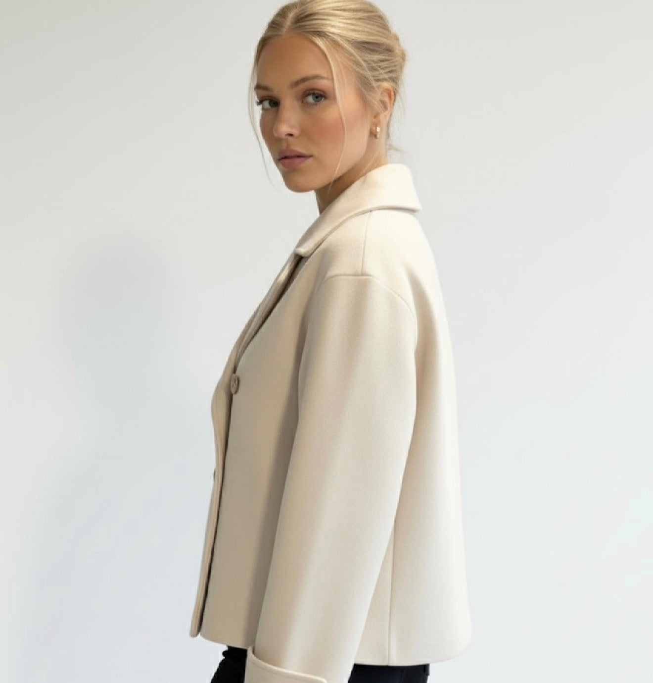Maya wool-blend double-breasted cropped trench coat in a tailored silhouette with wide lapels and structured shoulders. Warm, durable and comfortable layer for autumn and winter, styled with denim, skirts or trousers.