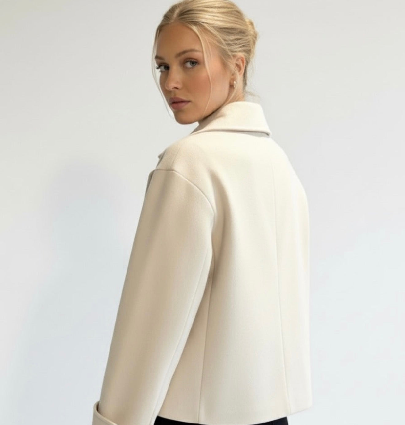 Maya wool-blend double-breasted cropped trench coat in a tailored silhouette with wide lapels and structured shoulders. Warm, durable and comfortable layer for autumn and winter, styled with denim, skirts or trousers.