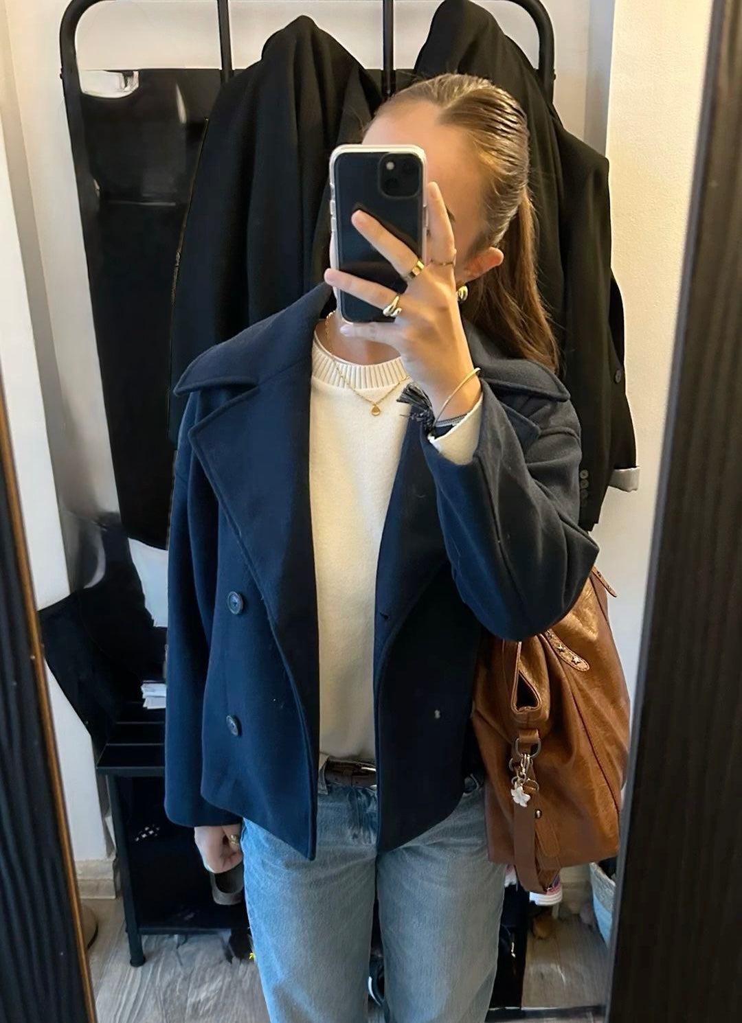 Maya wool-blend double-breasted cropped trench coat in a tailored silhouette with wide lapels and structured shoulders. Warm, durable and comfortable layer for autumn and winter, styled with denim, skirts or trousers.