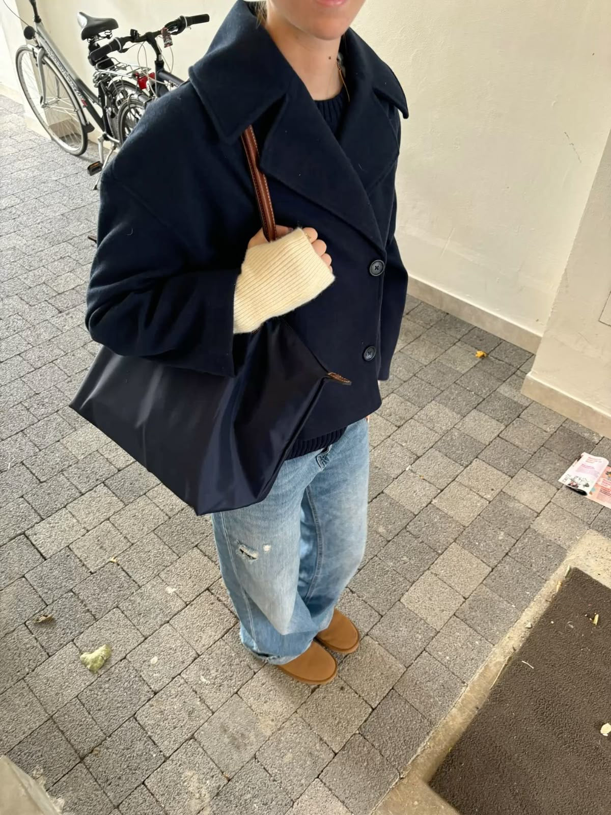 Maya wool-blend double-breasted cropped trench coat in a tailored silhouette with wide lapels and structured shoulders. Warm, durable and comfortable layer for autumn and winter, styled with denim, skirts or trousers.