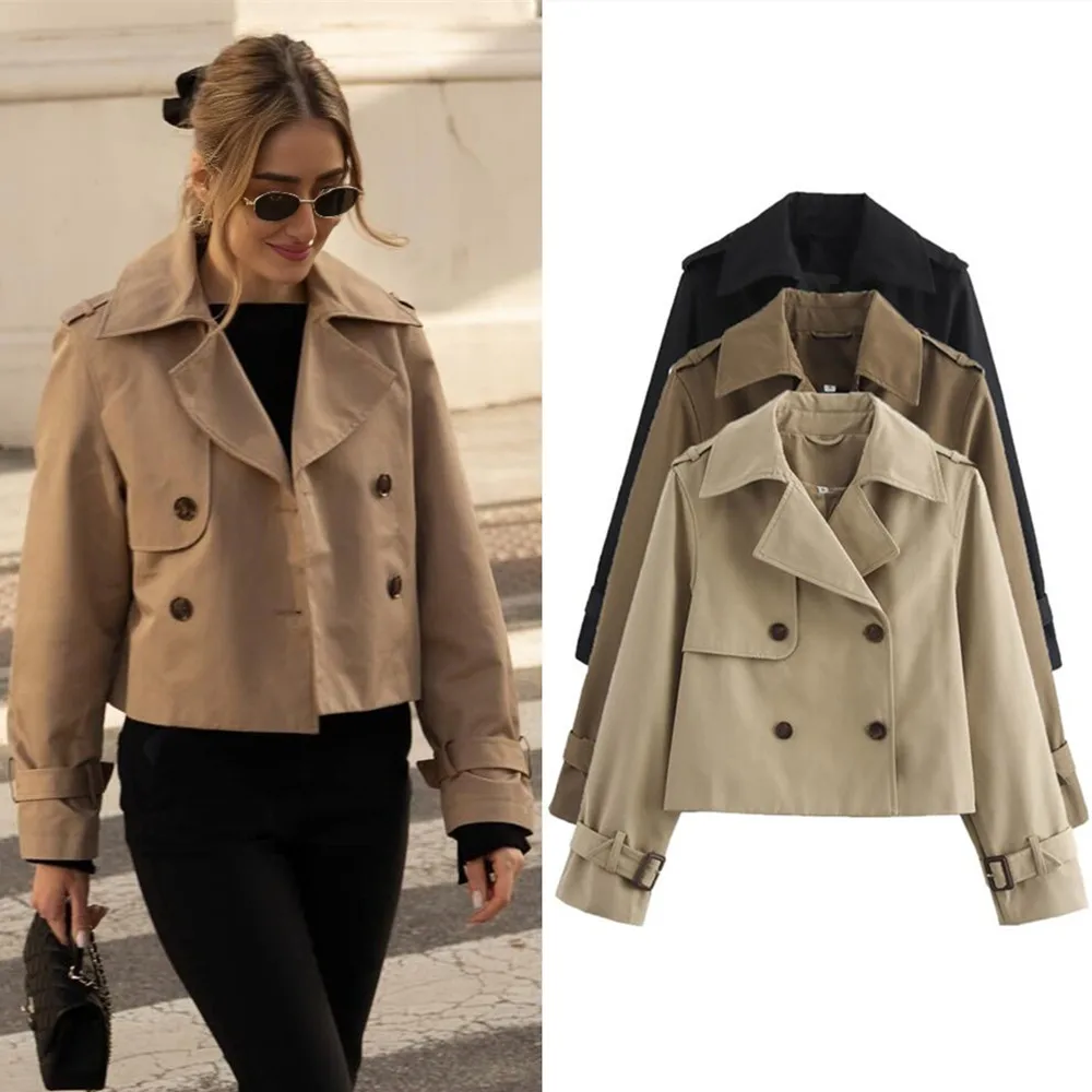 Amelia cropped double-breasted trench jacket in cotton blend with wide lapels, structured shoulders, epaulettes and adjustable buckle cuffs. Clean, waist-balancing silhouette that layers stylishly over high-rise jeans, skirts or tailored trousers.