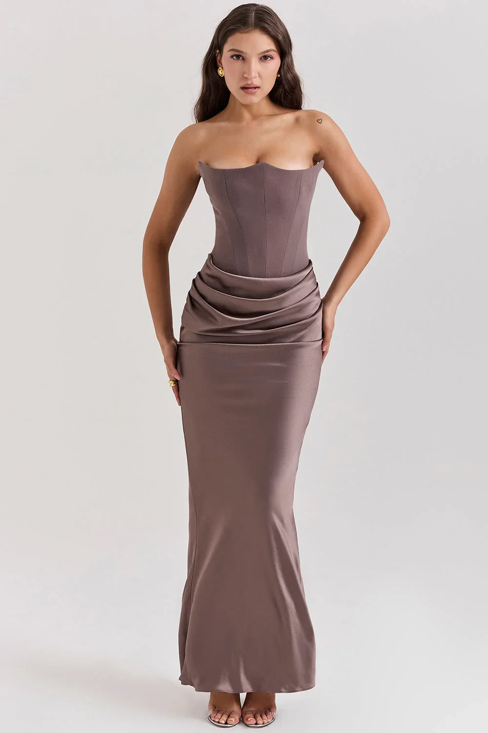 Madison corset maxi dress featuring a strapless structured bodice, soft draping at the hips and a body-skimming column silhouette. Lined for smooth coverage with gentle stretch that molds to the body. Composition: Cotton, Satin, Polyester, Elastane.
