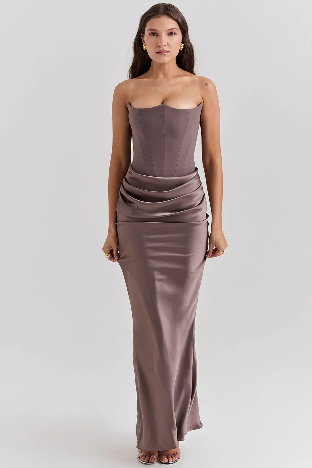Madison corset maxi dress featuring a strapless structured bodice, soft draping at the hips and a body-skimming column silhouette. Lined for smooth coverage with gentle stretch that molds to the body. Composition: Cotton, Satin, Polyester, Elastane.