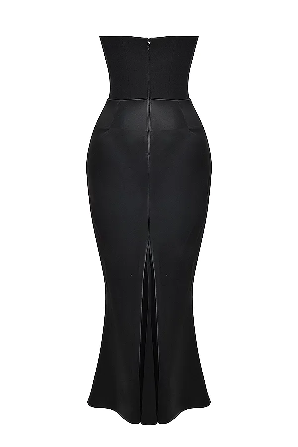 Madison corset maxi dress featuring a strapless structured bodice, soft draping at the hips and a body-skimming column silhouette. Lined for smooth coverage with gentle stretch that molds to the body. Composition: Cotton, Satin, Polyester, Elastane.