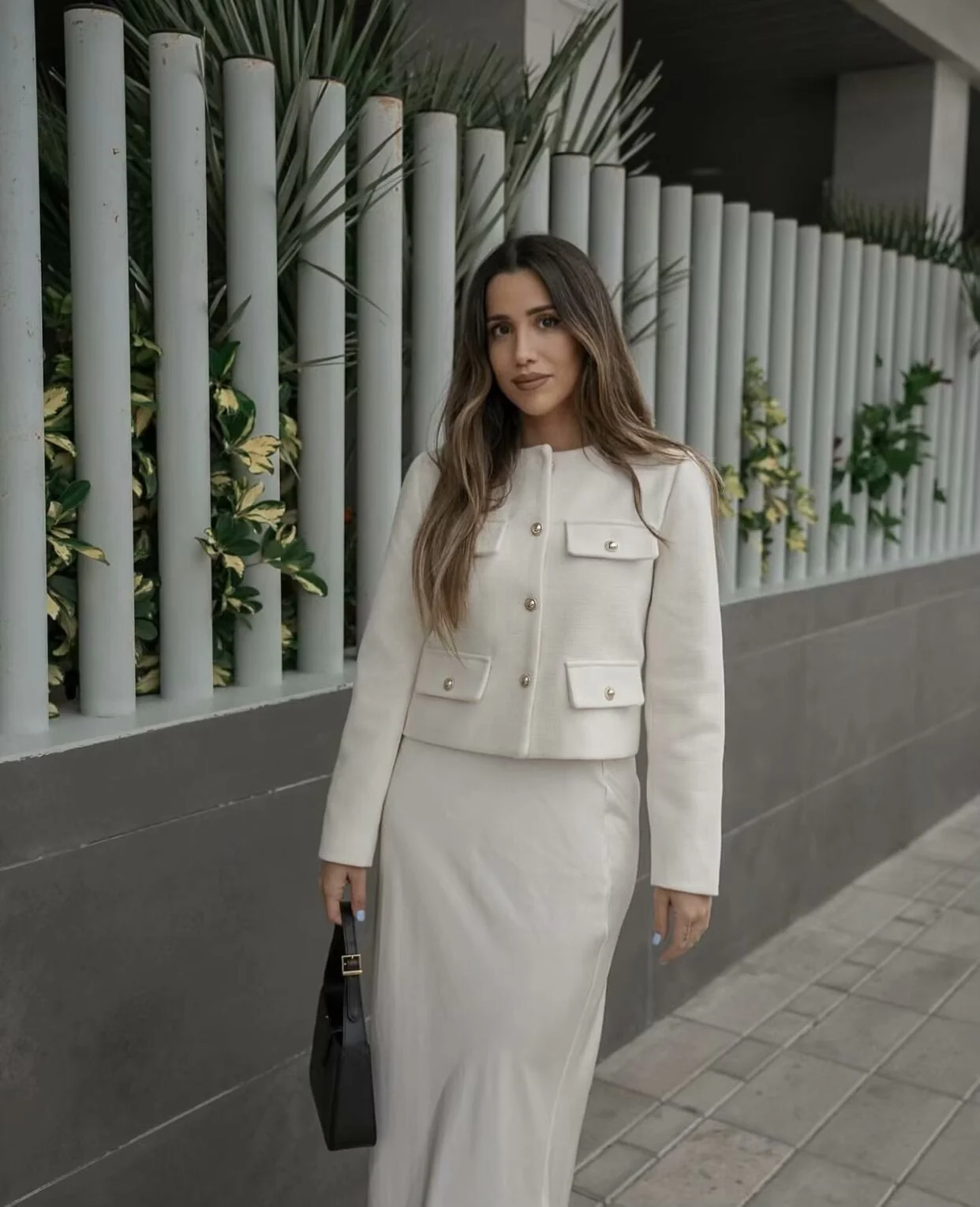 Vintage-inspired cropped jacket in a clean, round-neck design, finished with gold-tone buttons and four flap pockets. Tailored, waist-skimming silhouette in softly structured fabric adds a refined layer over dresses, denim or high-waisted trousers.