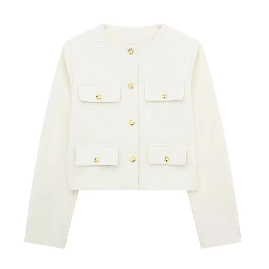 Vintage-inspired cropped jacket in a clean, round-neck design, finished with gold-tone buttons and four flap pockets. Tailored, waist-skimming silhouette in softly structured fabric adds a refined layer over dresses, denim or high-waisted trousers.