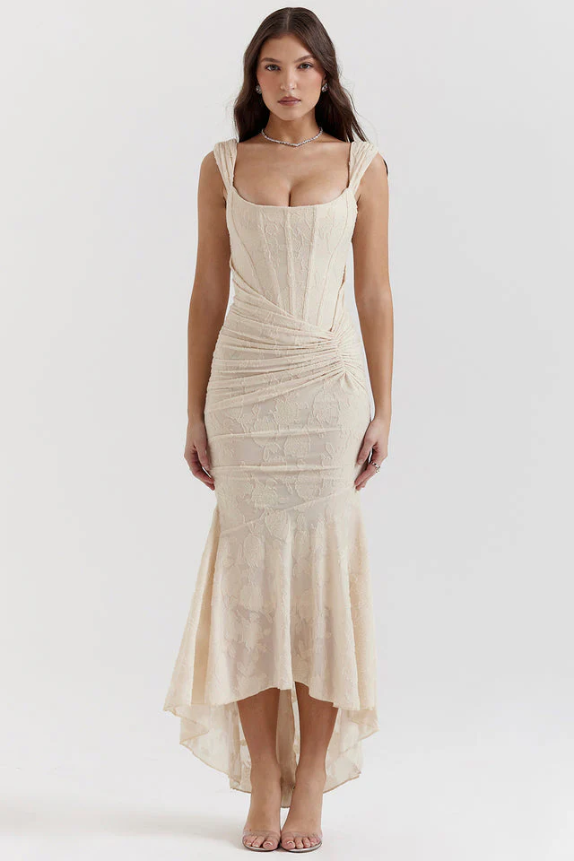 Women’s fitted dress with waist-defining cut, contoured bodice and refined finish in premium jersey. Fully lined with gentle stretch for comfort. Versatile for formal events or chic daytime looks with heels or sandals.