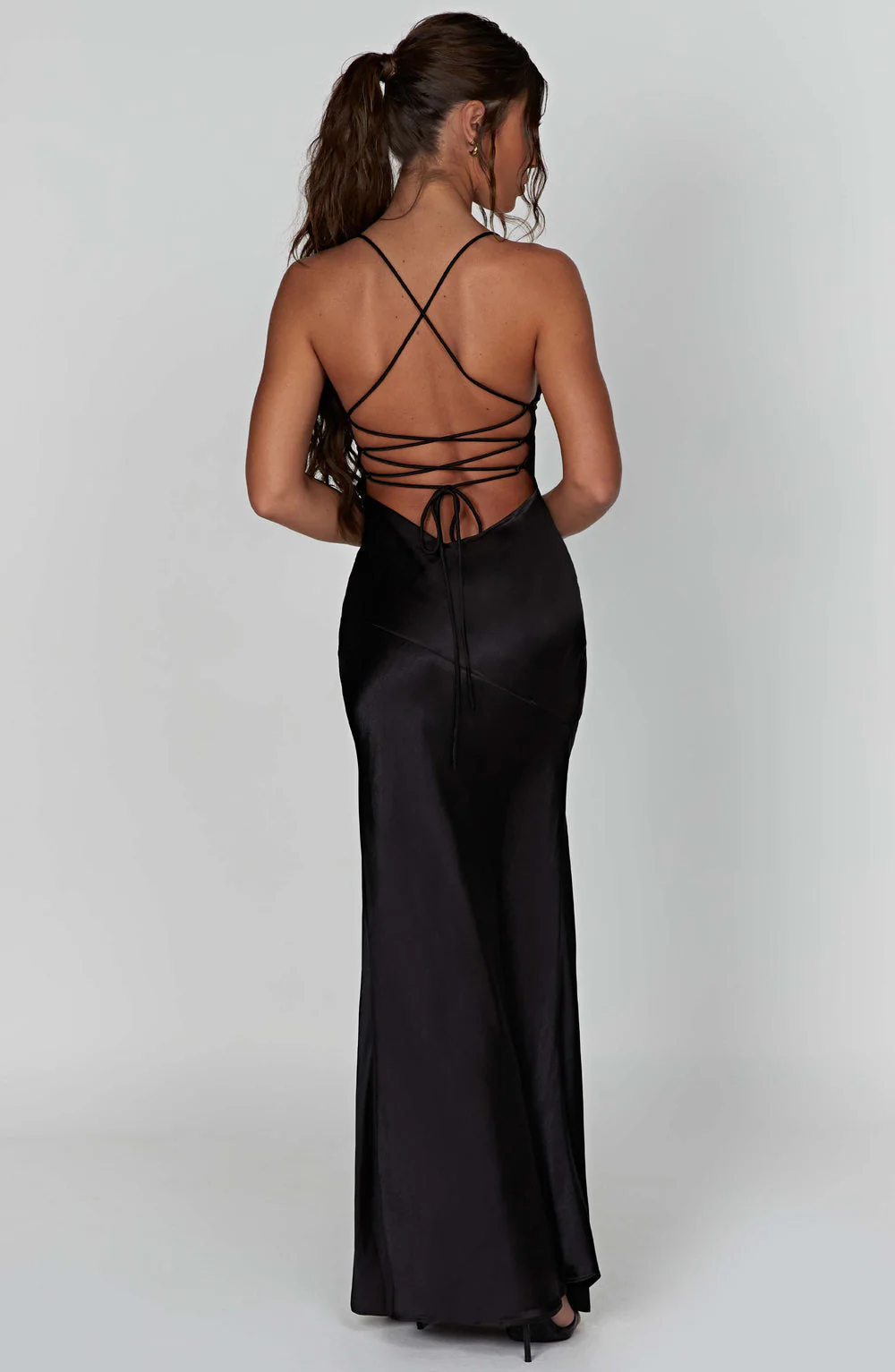Sindy satin slit maxi dress featuring slim straps, a high side slit and a back rope tie; body-skimming silhouette with stretch for a sculpted fit and a lightweight drape that flatters without showing folds. Composition: Cotton, Polyester, Elastane, Satin.