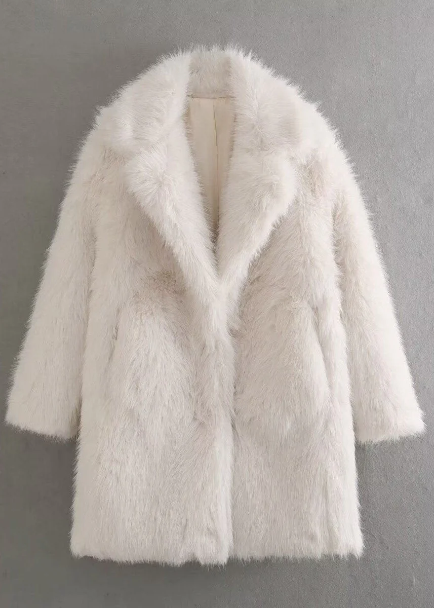 Women’s off-white faux-fur coat featuring a plush exterior, smooth lining and a clean, flattering silhouette. Lightweight yet warm, it layers effortlessly over dresses, knits or casual outfits—an elegant lined winter jacket for day or night.